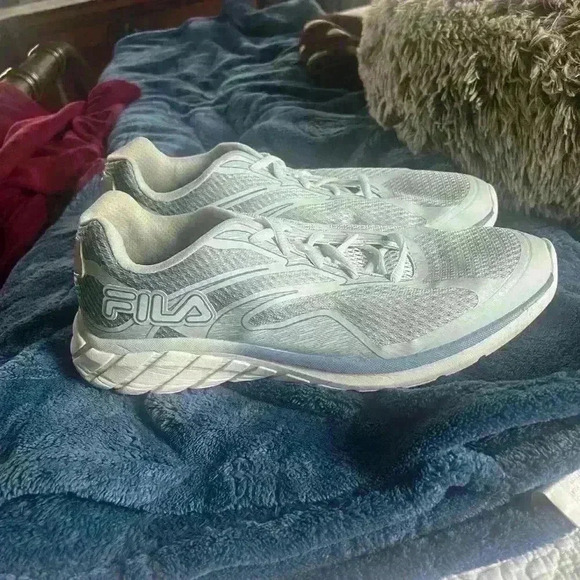 Fila ladies tennis shoe. Size 11. Excellent condition Light blue and white clean - Picture 8 of 10